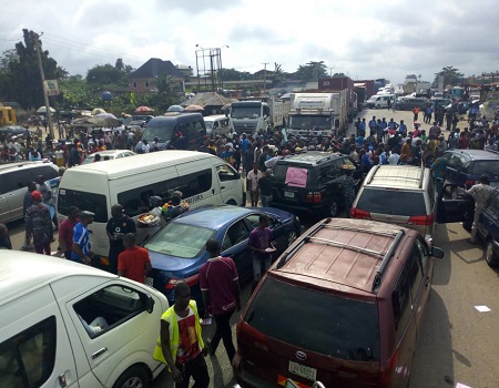 Protesting youths shut down Benin-Ore road over 10 yrs power outage