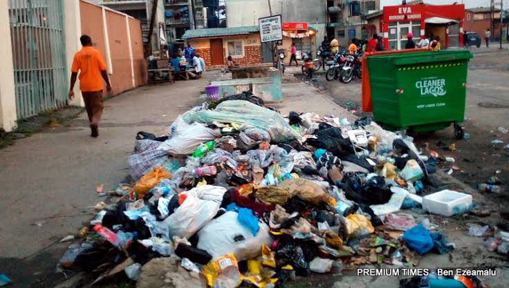 Sanwo-Olu orders 24-hour waste evacuation as Lagos battles refuse build-up